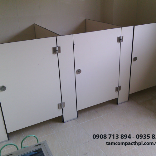 Thi công vách ngăn vệ sinh Compact tại Lâm Đồng